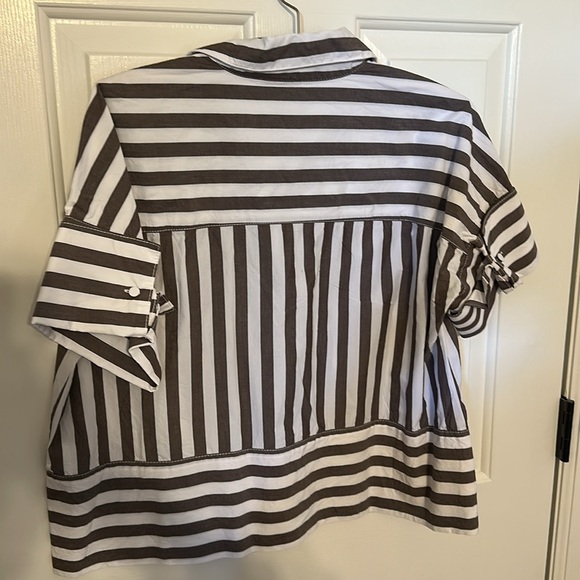 Banana Republic Cropped Striped Brown White Button Down Shirt Size M - Picture 3 of 6